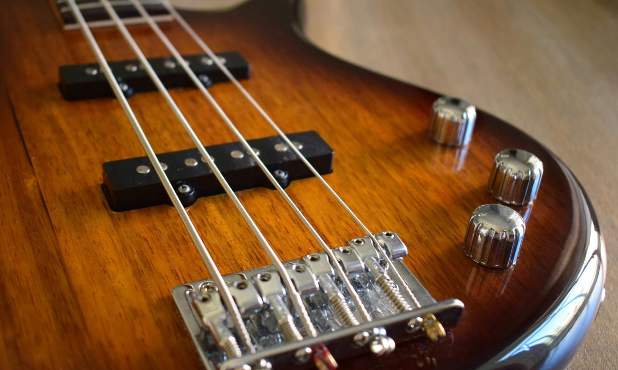 Elektrische Bassgitarre.